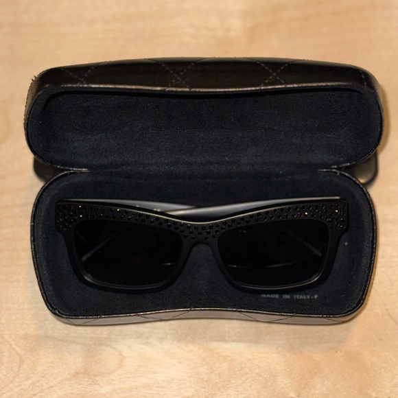 Gorgeous Authentic Chanel sunglasses - Picture 14 of 15